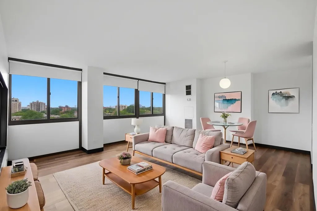 4850 South Lake Park Avenue Chicago IL 60615