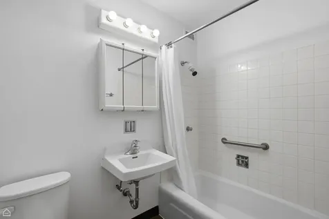 4850 South Lake Park Avenue Chicago IL 60615