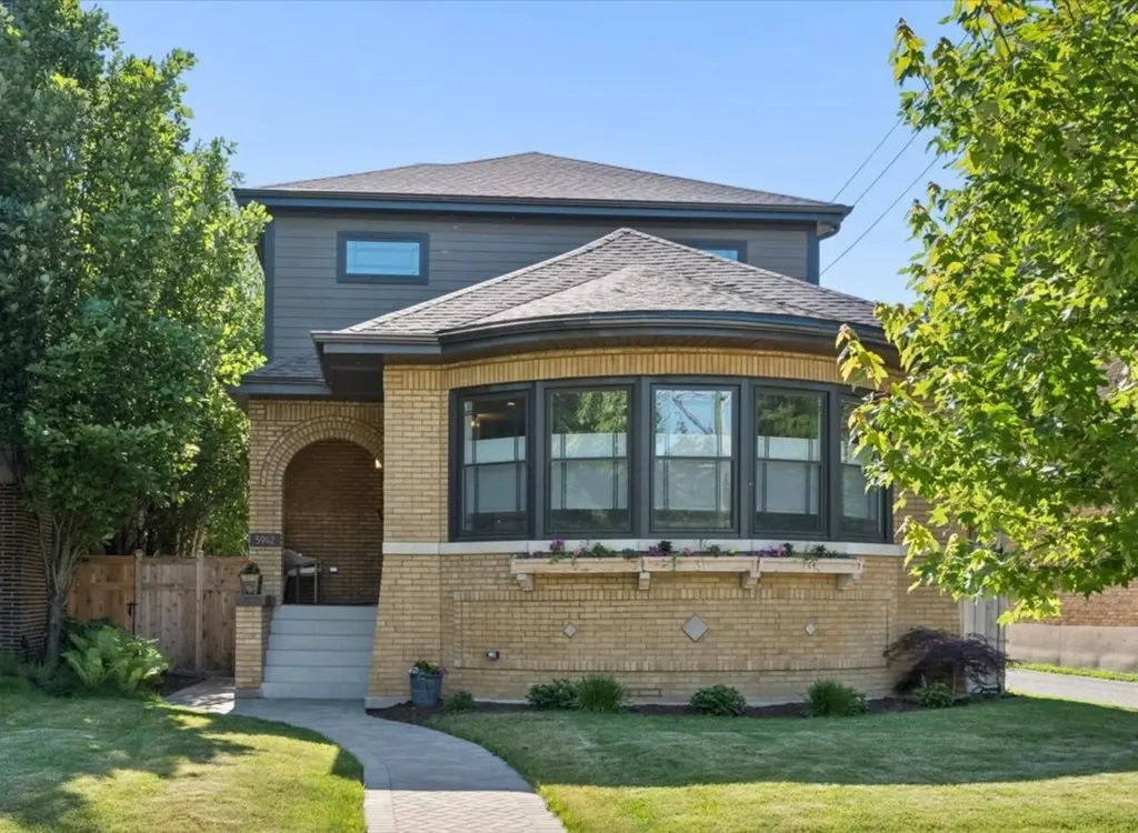 5942 North Kolmar Avenue Chicago IL 60646