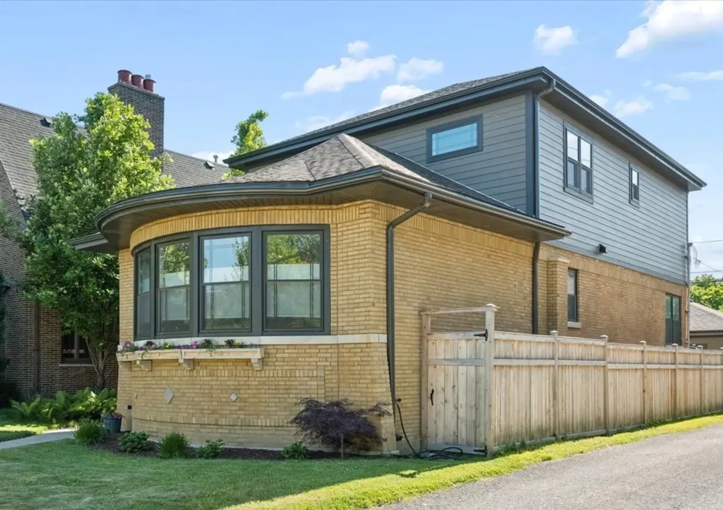 5942 North Kolmar Avenue Chicago IL 60646