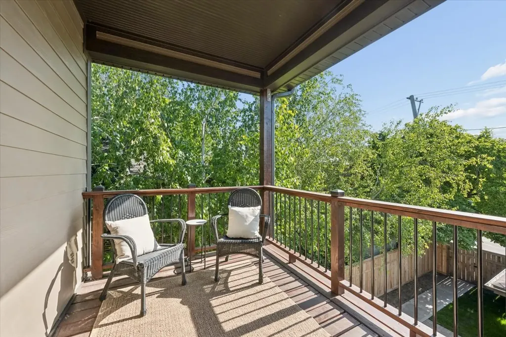 5942 North Kolmar Avenue Chicago IL 60646