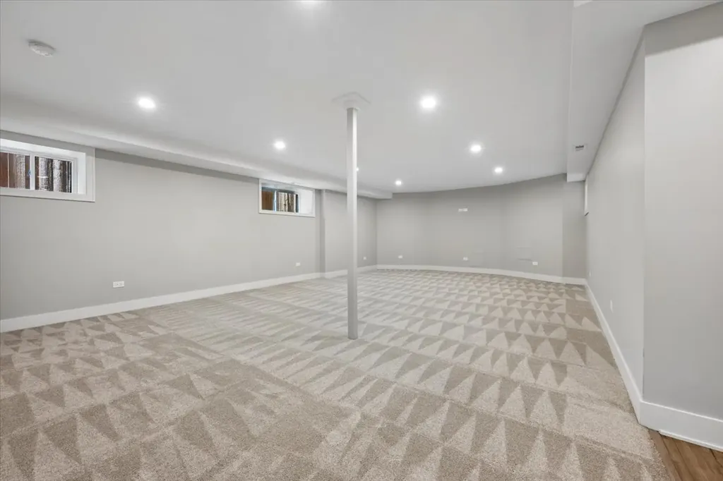 5942 North Kolmar Avenue Chicago IL 60646