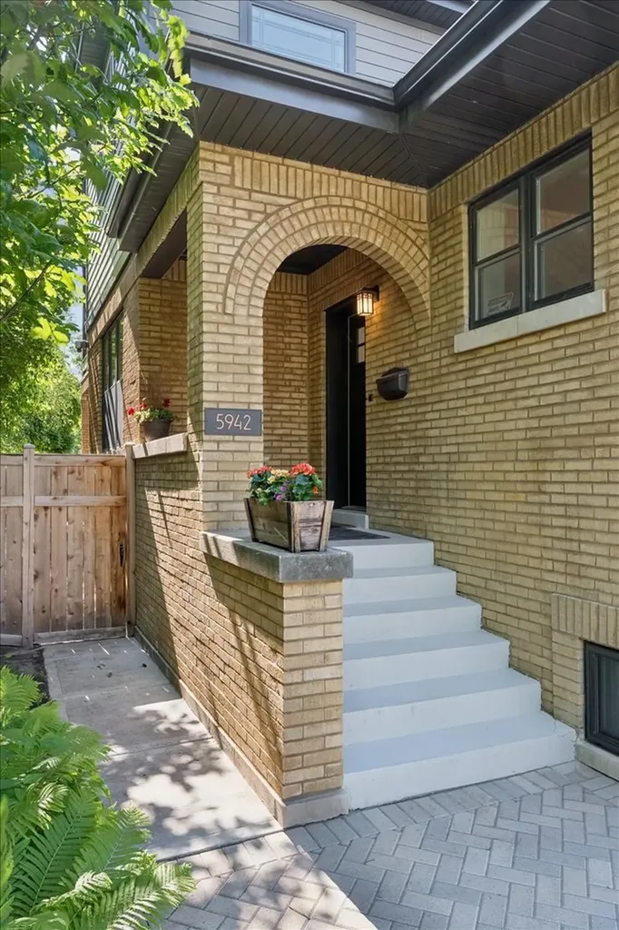 5942 North Kolmar Avenue Chicago IL 60646