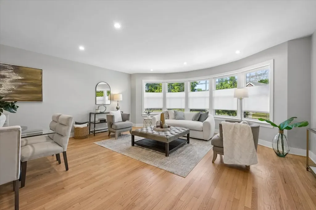 5942 North Kolmar Avenue Chicago IL 60646