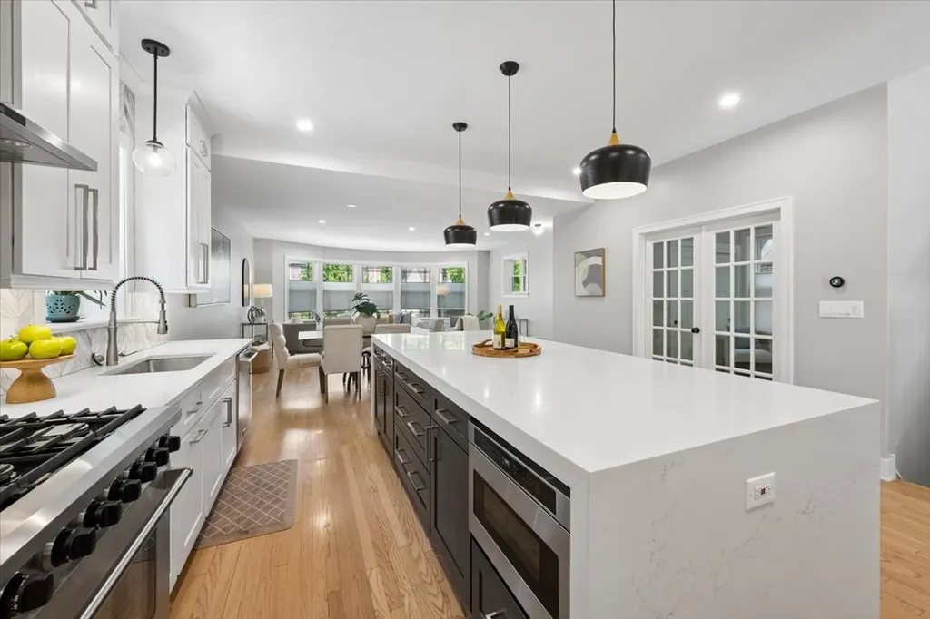 5942 North Kolmar Avenue Chicago IL 60646