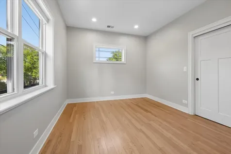 5942 North Kolmar Avenue Chicago IL 60646