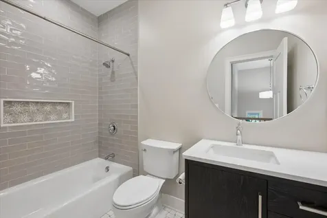 5942 North Kolmar Avenue Chicago IL 60646