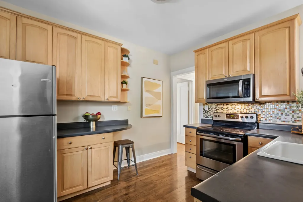 1530 West Elmdale Avenue Chicago IL 60660