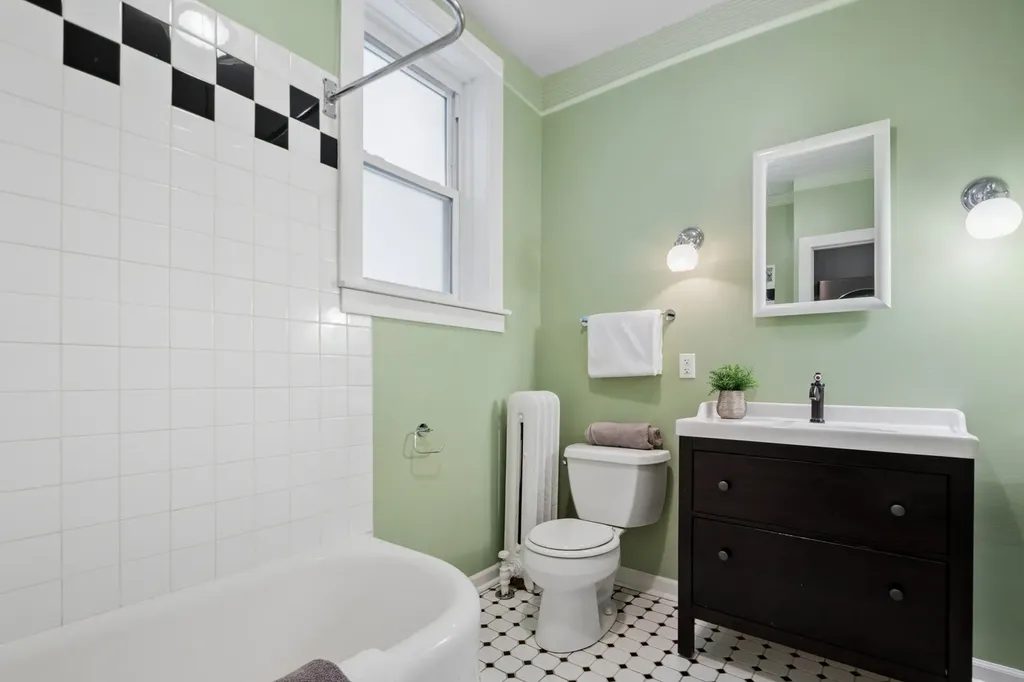 1530 West Elmdale Avenue Chicago IL 60660