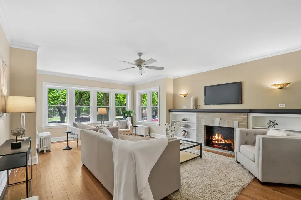 1530 West Elmdale Avenue Chicago IL 60660