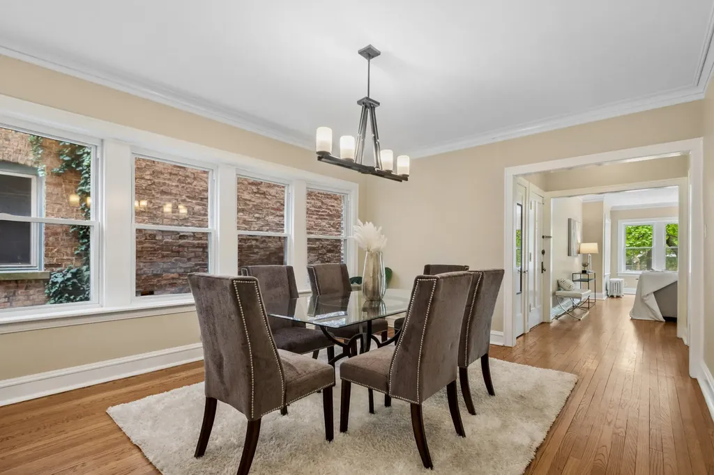 1530 West Elmdale Avenue Chicago IL 60660