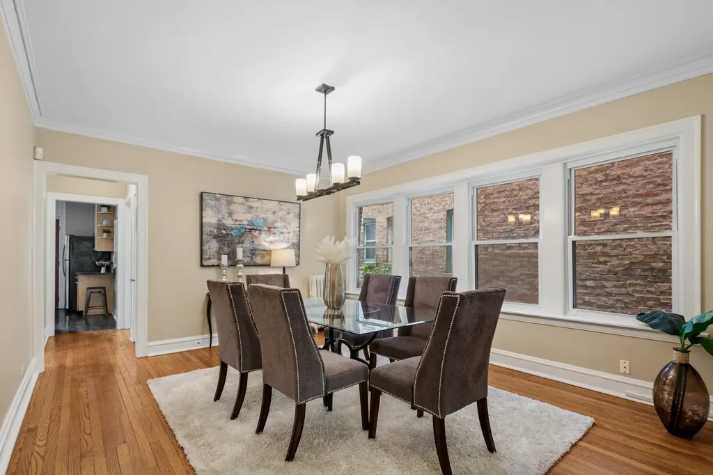 1530 West Elmdale Avenue Chicago IL 60660