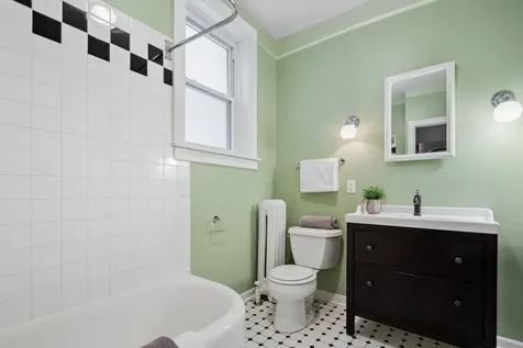 1530 West Elmdale Avenue Chicago IL 60660
