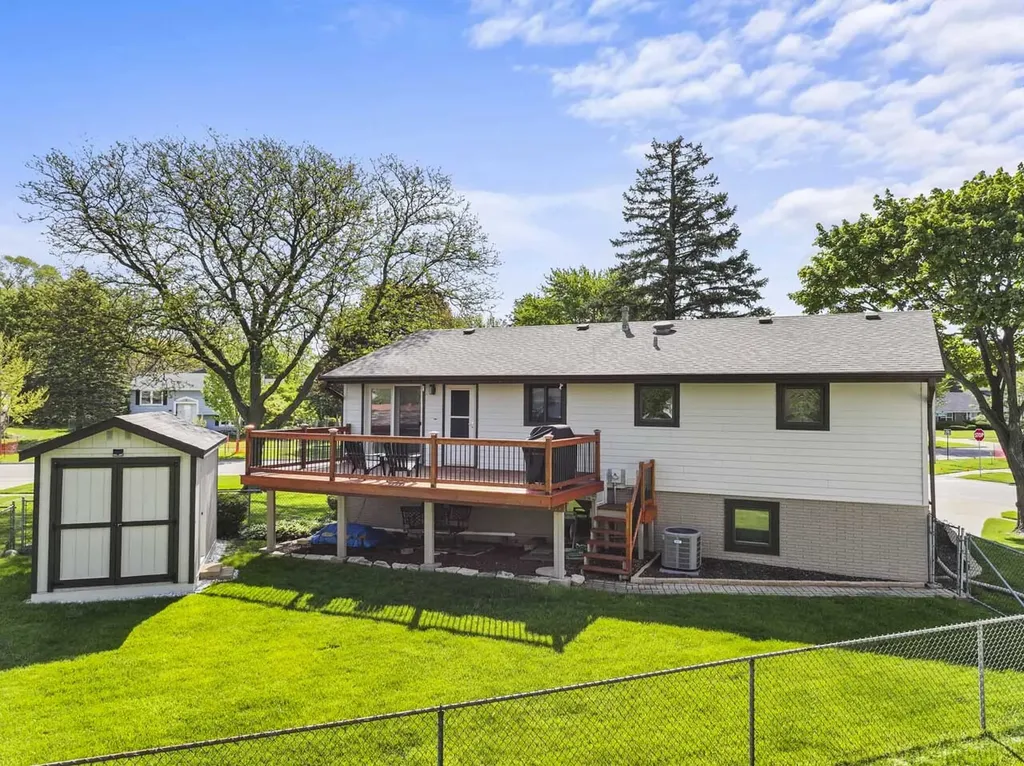 1214 Milton Lane Schaumburg IL 60193