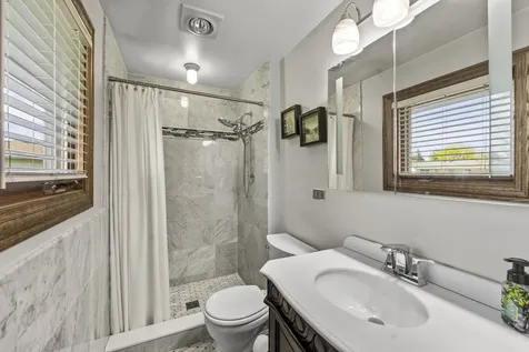 1214 Milton Lane Schaumburg IL 60193