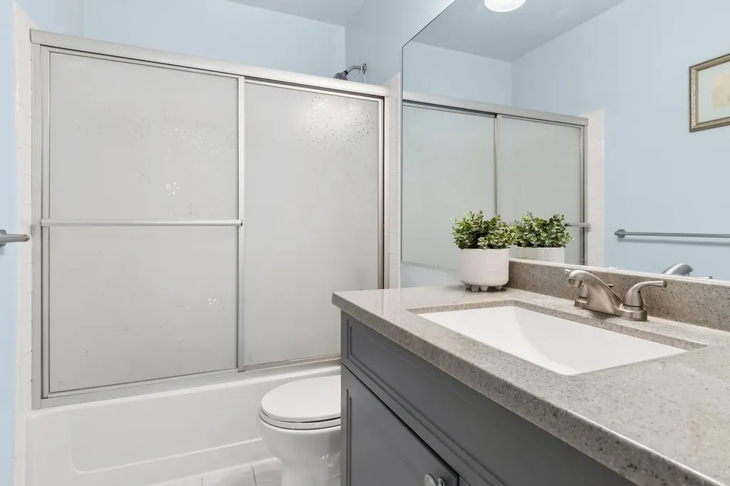 1289 Narragansett Drive Carol Stream IL 60188