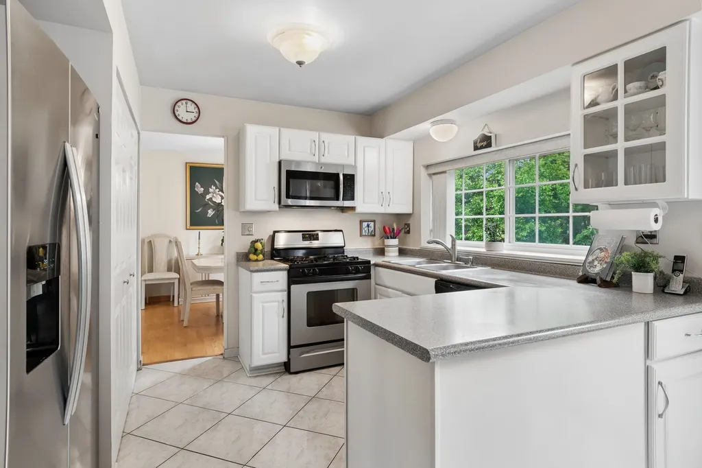 1289 Narragansett Drive Carol Stream IL 60188