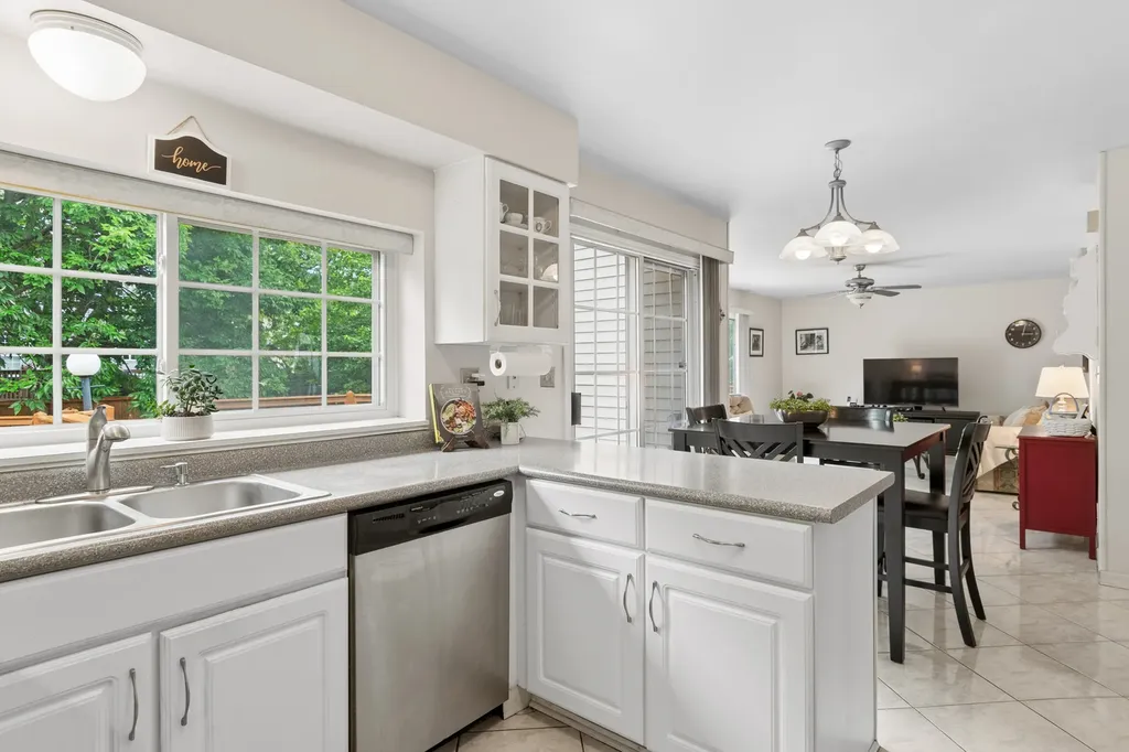 1289 Narragansett Drive Carol Stream IL 60188
