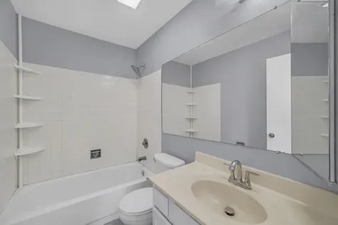 1784 Mccormick Lane Hanover Park IL 60133