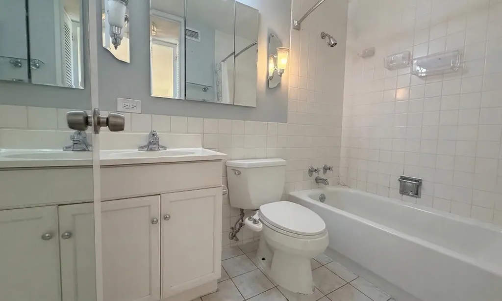 720 West Gordon Terrace Chicago IL 60613