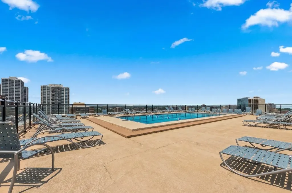 720 West Gordon Terrace Chicago IL 60613