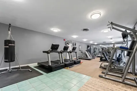 720 West Gordon Terrace Chicago IL 60613