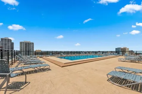 720 West Gordon Terrace Chicago IL 60613