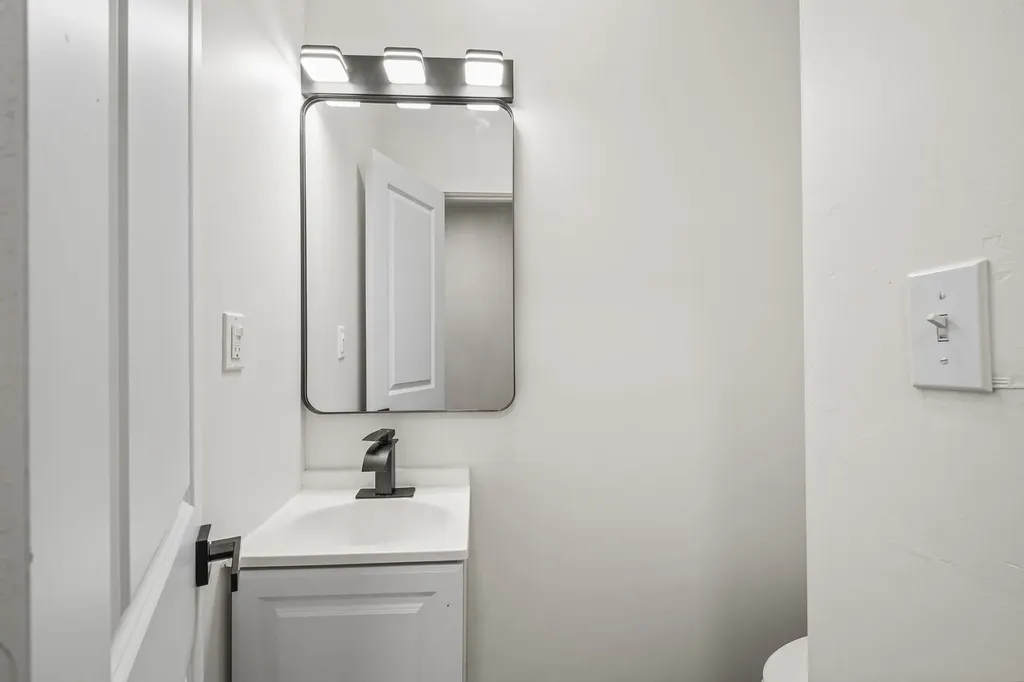 2622 North Central Park Avenue Chicago IL 60647