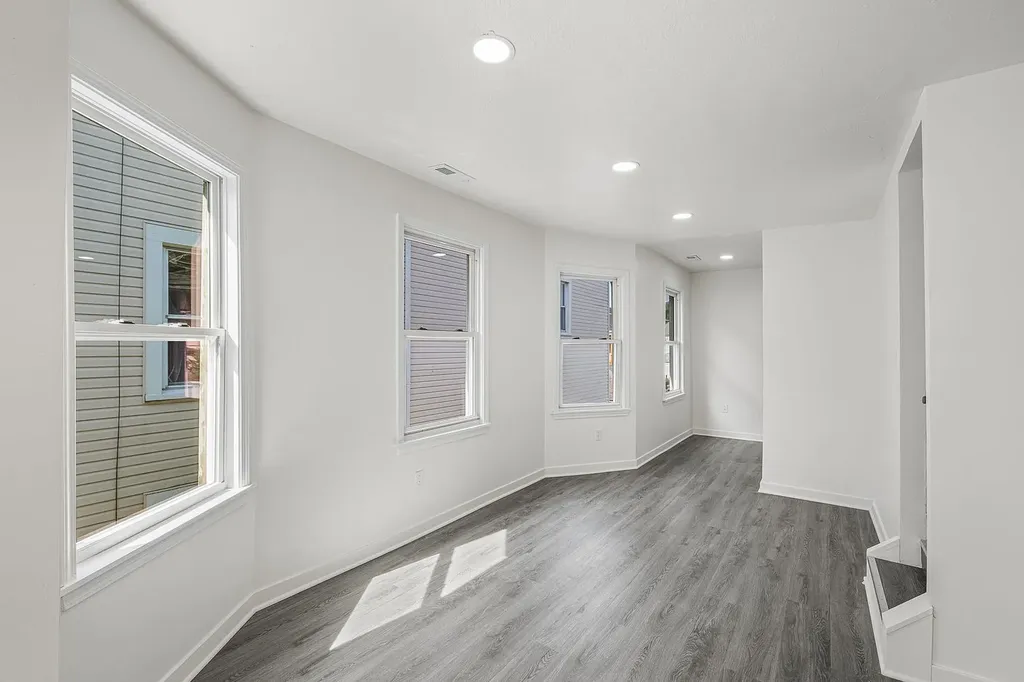 2622 North Central Park Avenue Chicago IL 60647