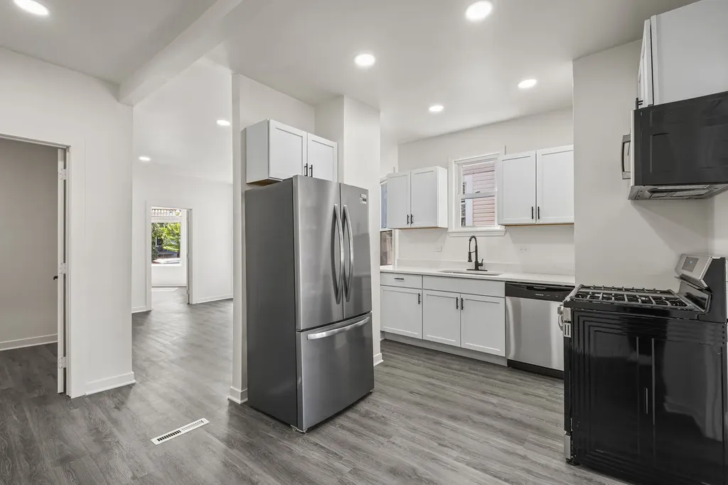2622 North Central Park Avenue Chicago IL 60647