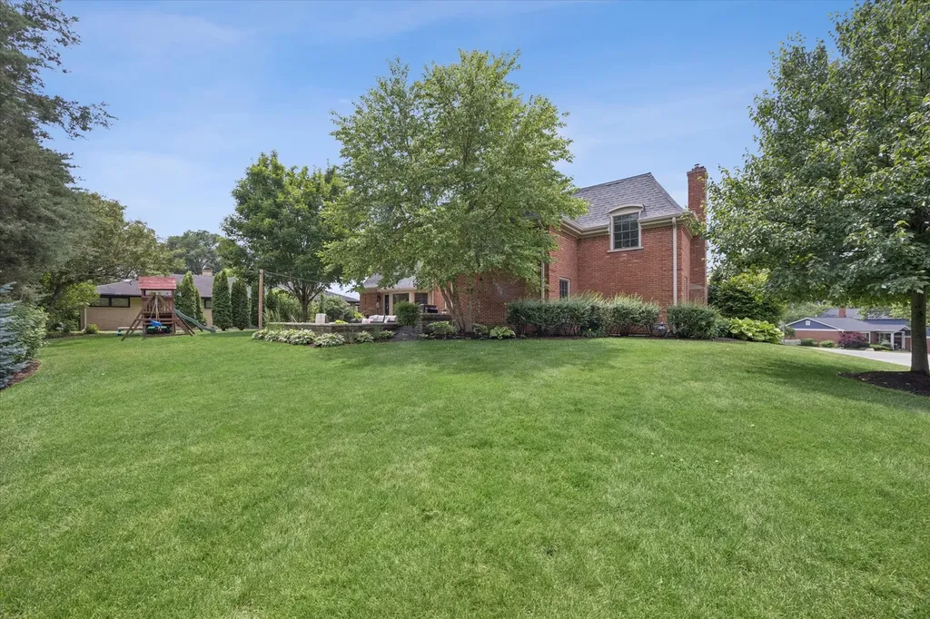 5615 Lawn Drive Western Springs IL 60558