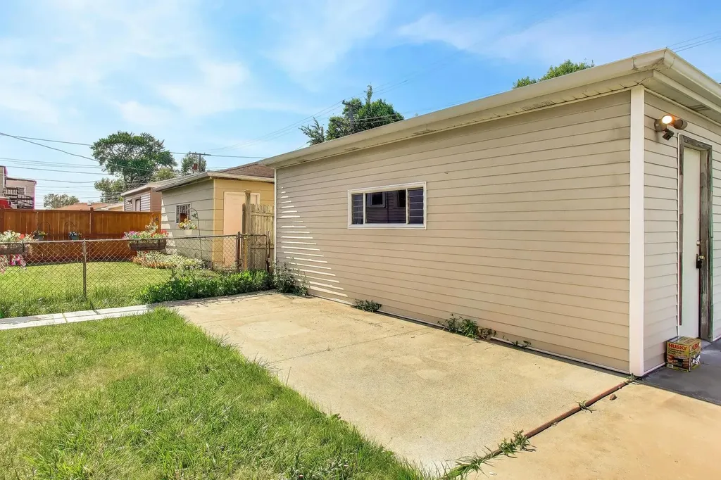 524 East 90th Street Chicago IL 60619
