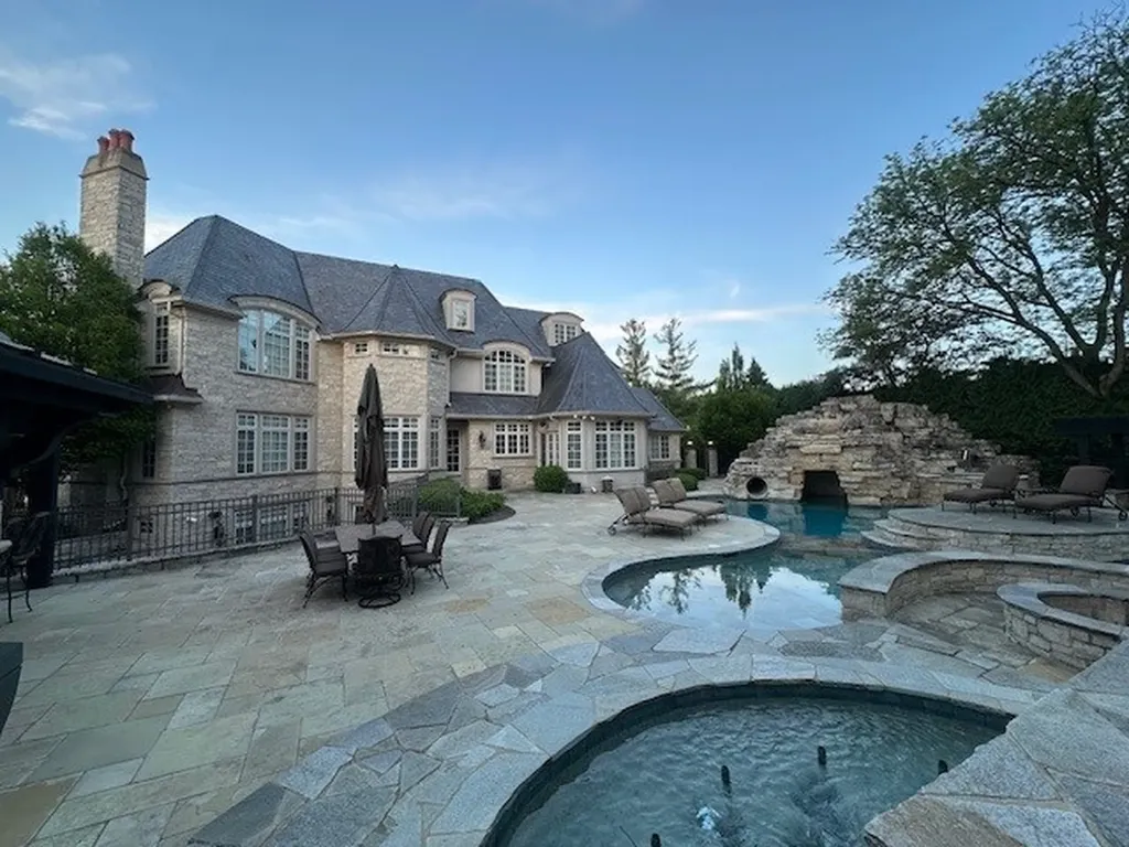 50 Baybrook Lane Oak Brook IL 60523