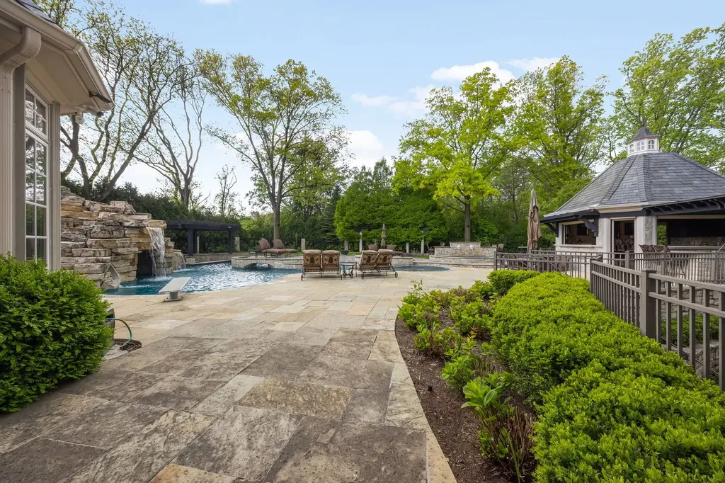 50 Baybrook Lane Oak Brook IL 60523