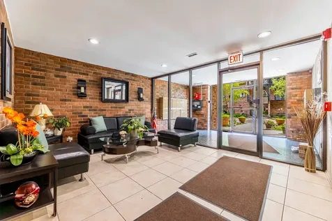 9332 Landings Lane Des Plaines IL 60016