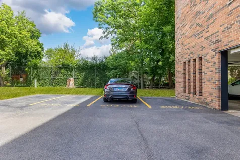 9332 Landings Lane Des Plaines IL 60016