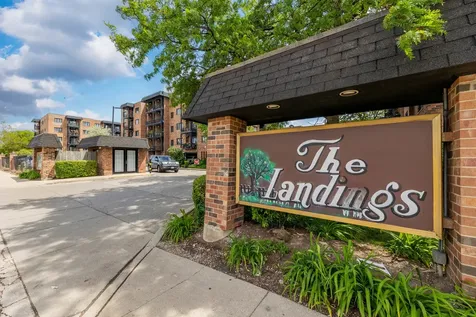 9332 Landings Lane Des Plaines IL 60016