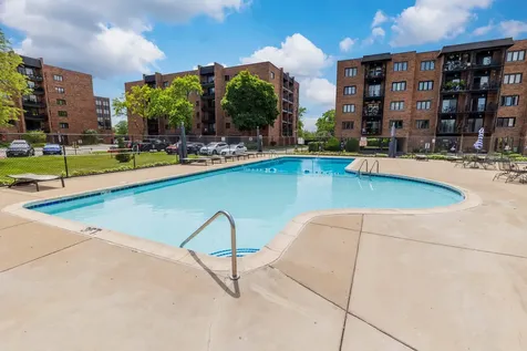 9332 Landings Lane Des Plaines IL 60016
