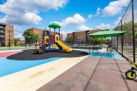 9332 Landings Lane Des Plaines IL 60016
