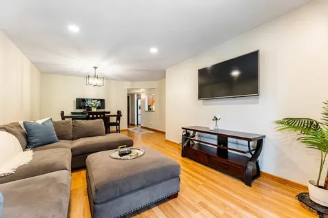9332 Landings Lane Des Plaines IL 60016