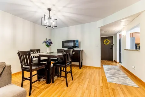 9332 Landings Lane Des Plaines IL 60016