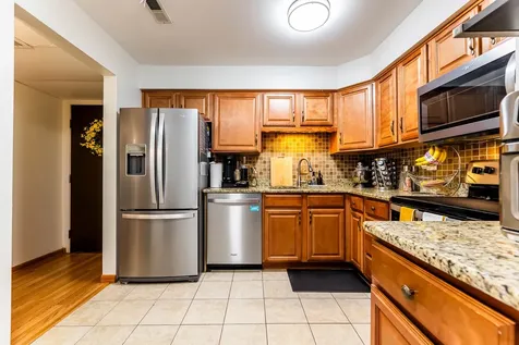 9332 Landings Lane Des Plaines IL 60016