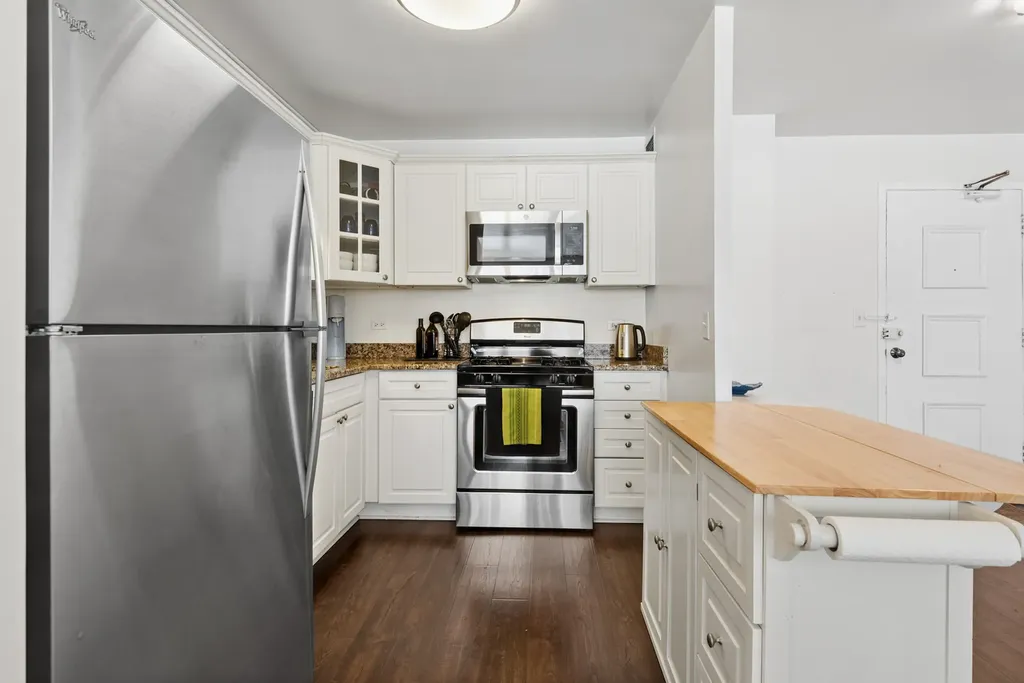 850 North Dewitt Place Chicago IL 60611