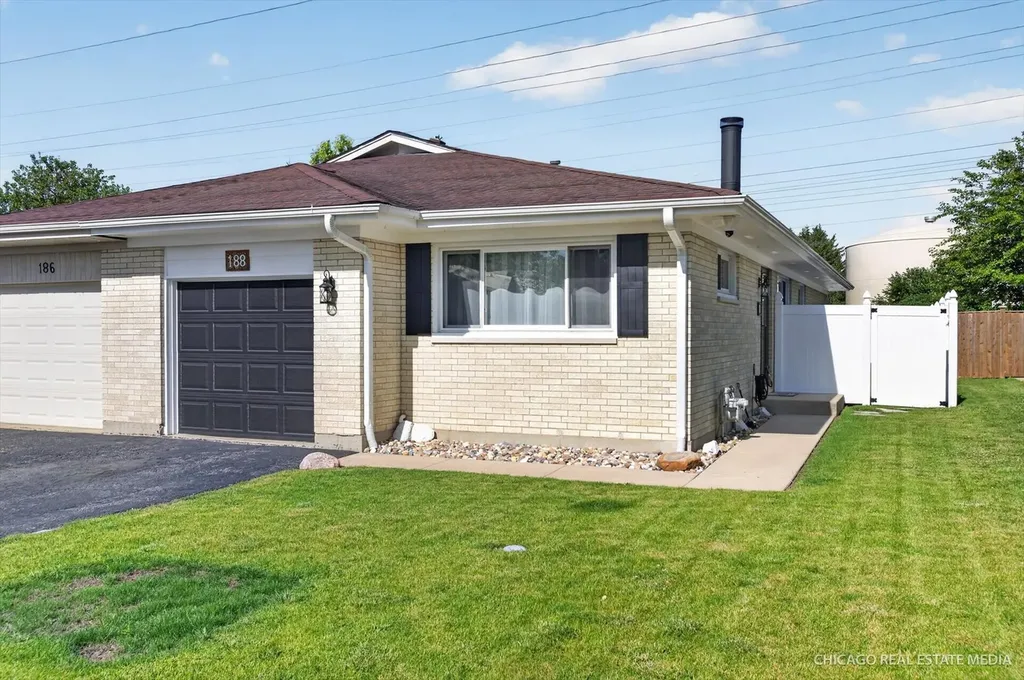 188 Paramount Drive Wood Dale IL 60191