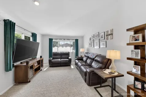 188 Paramount Drive Wood Dale IL 60191