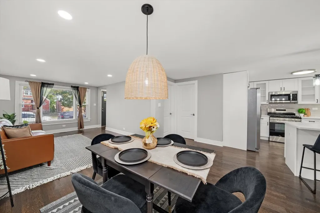 819 East 98th Place Chicago IL 60628
