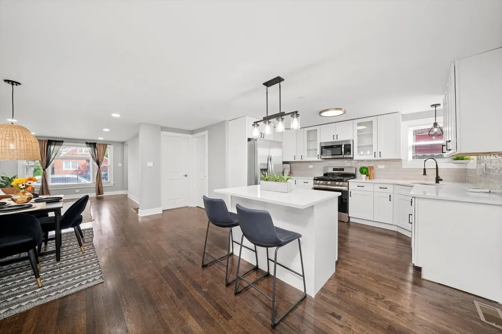 819 East 98th Place Chicago IL 60628