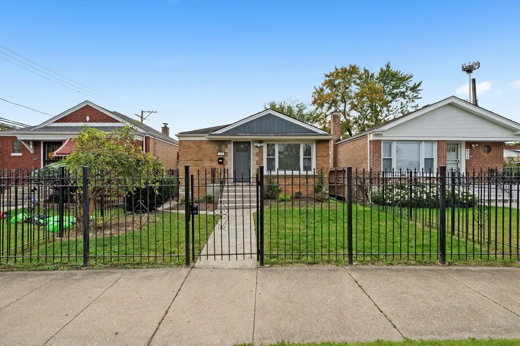 819 East 98th Place Chicago IL 60628