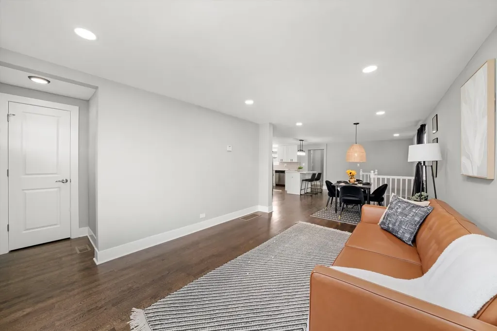 819 East 98th Place Chicago IL 60628