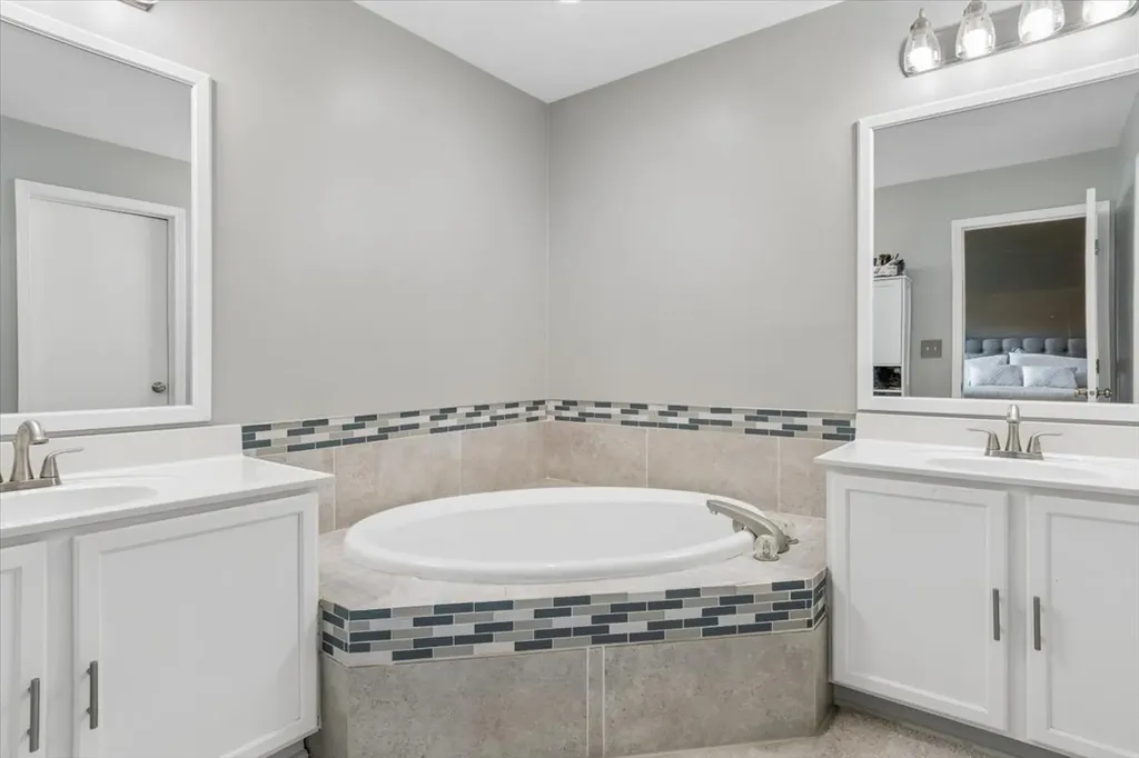 2428 Courtyard Circle Aurora IL 60506